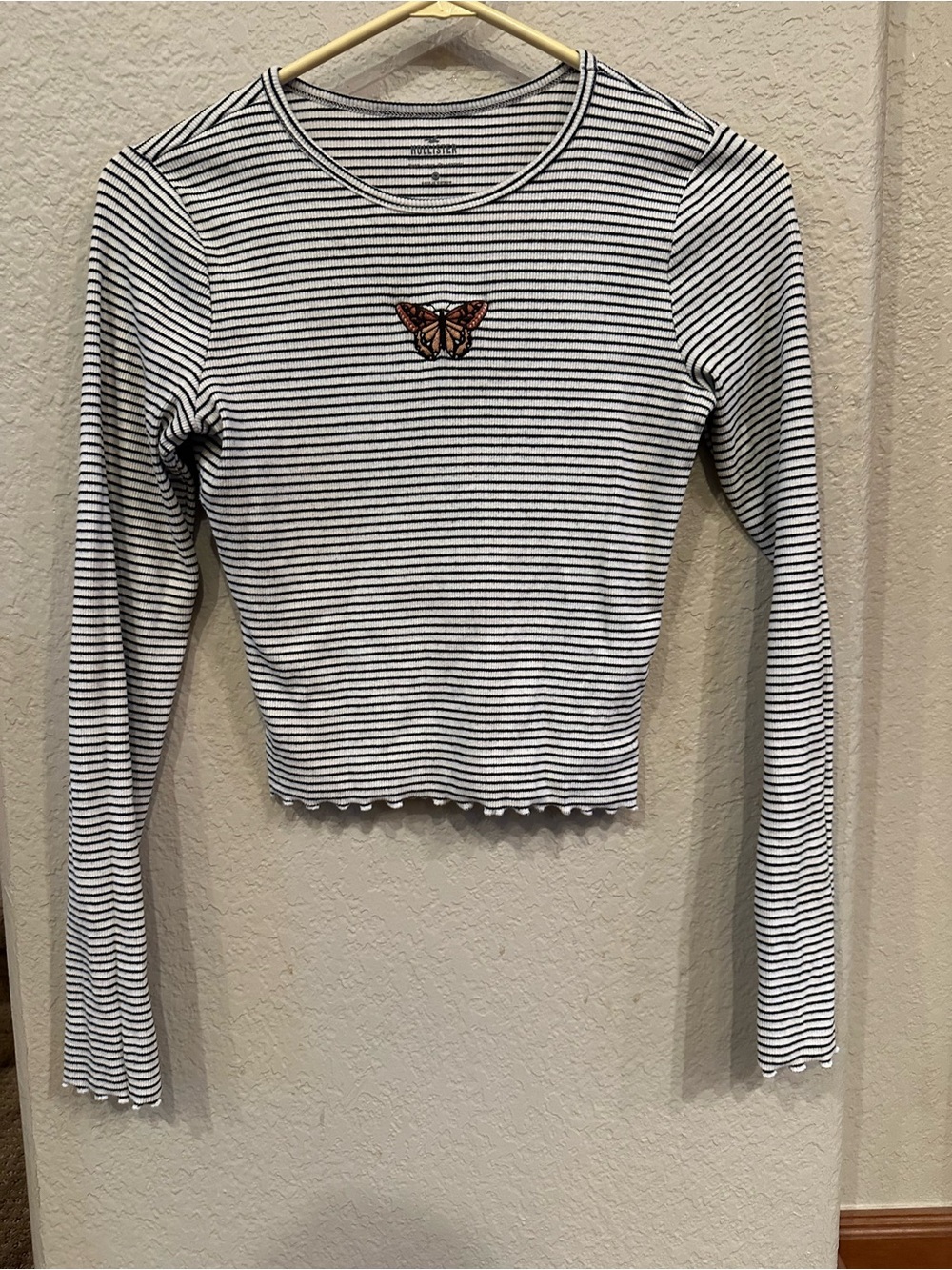 Hollister Striped Long-Sleeve Cotton Crop Top with Butterfly Patch - White/Black